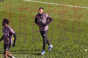 记者:姆巴佩感觉身体状况好转 更衣室仍有担忧 记者:姆巴佩感觉身体状况好转 更衣室仍有担忧